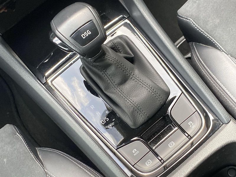 Škoda Karoq (2018) 1.5 TSI DSG Style + - fotka 20 z 40