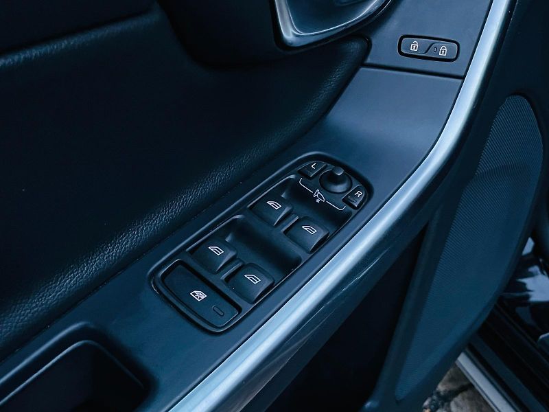 Volvo V60 2.4D4 5V AUTOMAT KAMERA TAŽNÉ - fotka 31 z 50