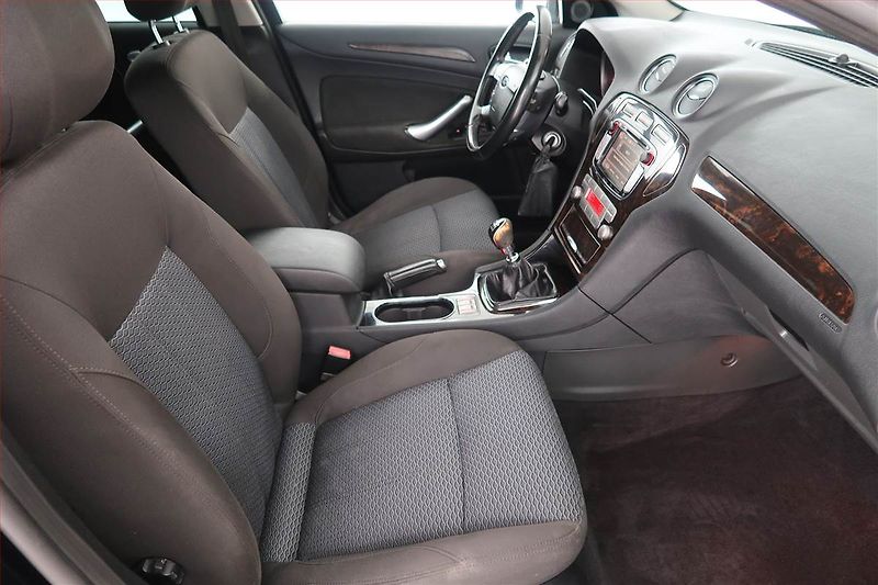 Ford Mondeo (2009) 2.0 TDCi, Navi, Tempomat - fotka 9 z 22