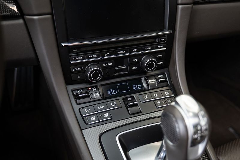 Porsche 911 Turbo S Karbon/Burmester/PCCB/ - fotka 14 z 23