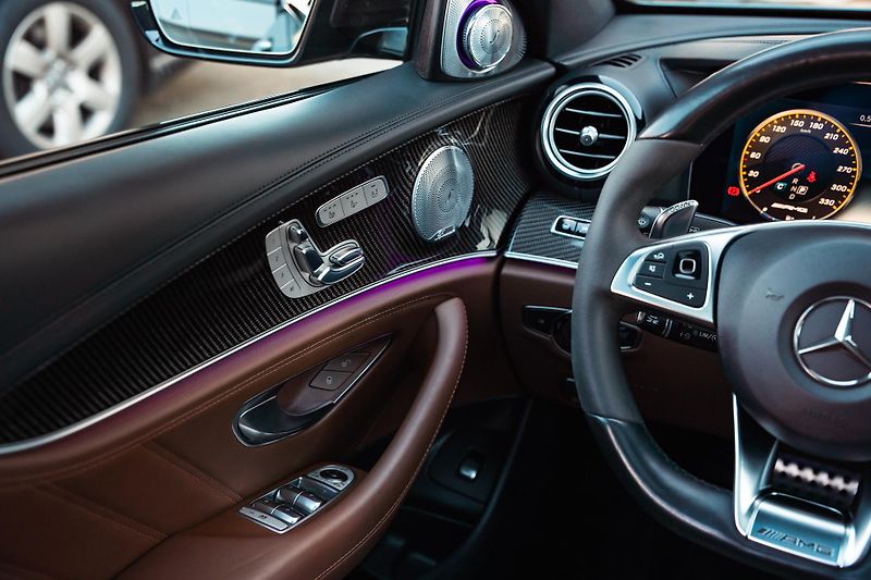 Mercedes-Benz Třídy E (2017) E63S AMG 4Matic+ V8 Biturbo - fotka 22 z 99