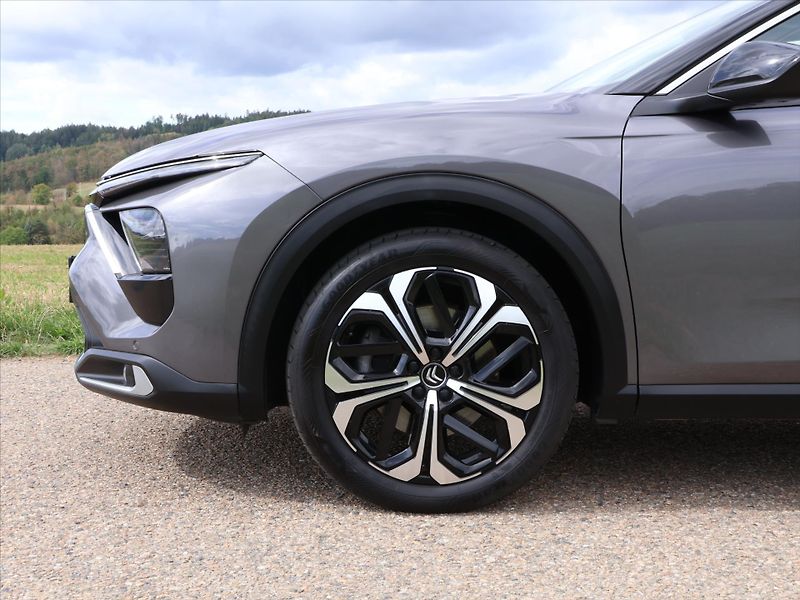 Citroën C5 X 1,6 PT 180k CZ Exclusive DPH - fotka 30 z 37