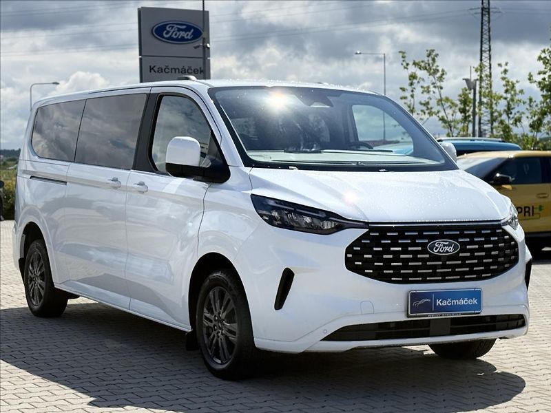 Ford Tourneo Custom 2,0 EcoBlue 125kW Titanium AWD - fotka 6 z 27