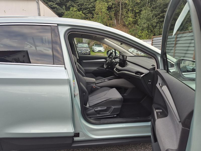 Škoda Enyaq 150kw, iV80 19ALU SOH 90% - fotka 16 z 44