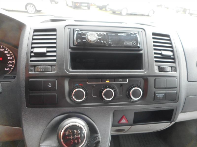 Volkswagen Transporter 2,0 TDi 4Motion - fotka 13 z 23