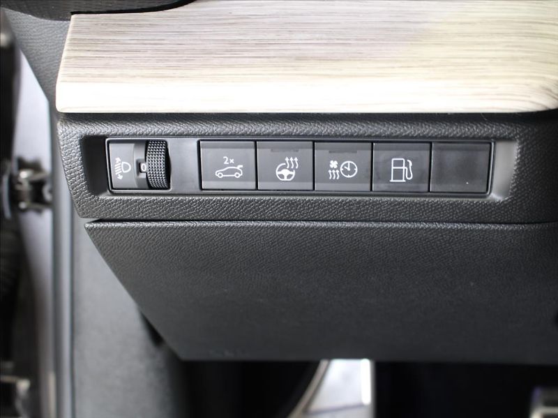Citroën C5 X 1,6 PHEV 225 Hypnos 1.maj.ČR - fotka 16 z 18