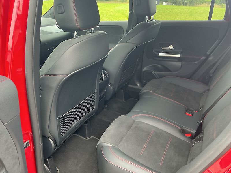 Mercedes-Benz GLA 250 e AMG s PLUG-IN HYBRIDNÍ T - fotka 23 z 25