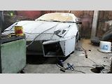 Nadšenec si postavil repliku Lamborghini.