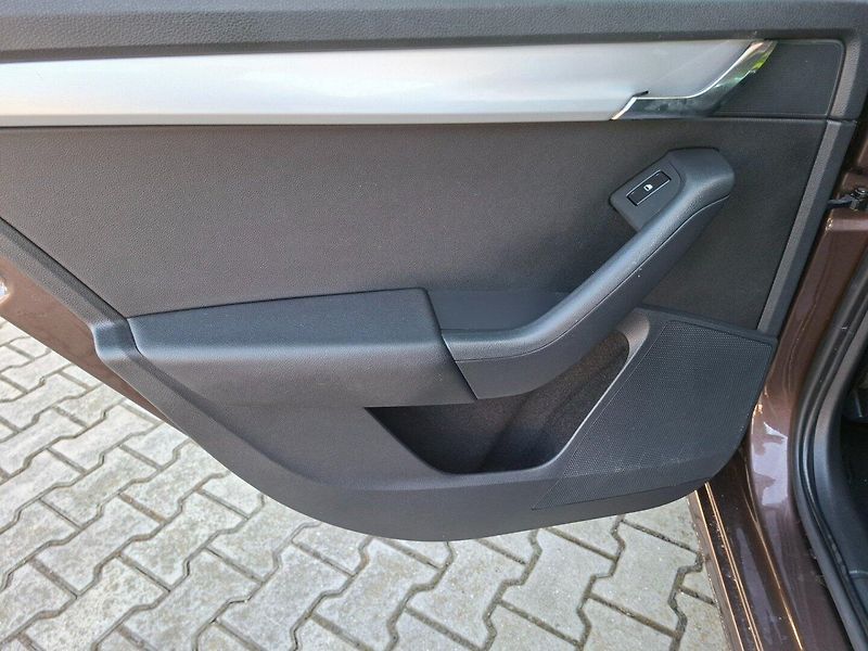 Škoda Octavia (2014) 1.4TSI 103kW 6MAN -1.MAJITEL - fotka 32 z 40