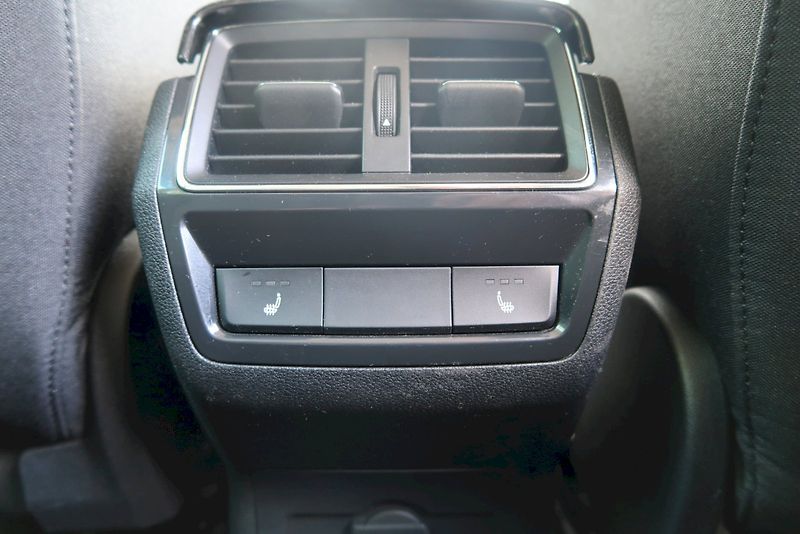 Škoda Karoq (2025) TOP Selection 1.5 TSI 110 kW - fotka 28 z 29