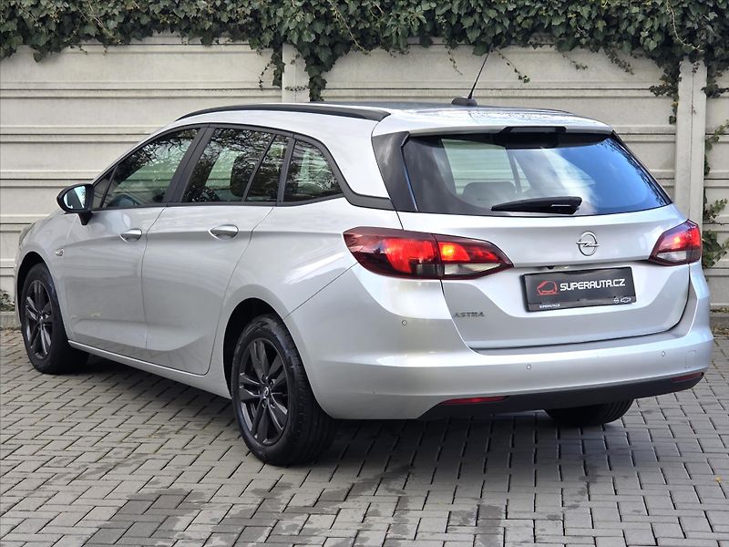 Opel Astra 1,4 Turbo 107kW Edition 1.maj - fotka 4 z 23