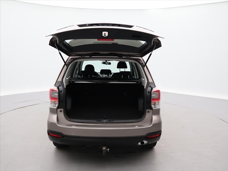 Subaru Forester 2,0 i-L 110kW Comfort 4x4 CZ - fotka 9 z 32