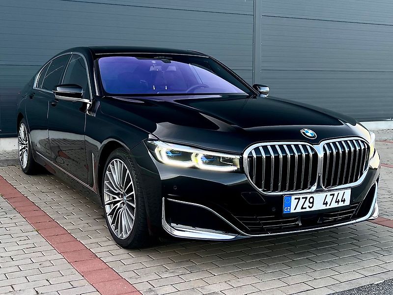 BMW Řada 7 750i xDrive Individual  390kw - fotka 3 z 42