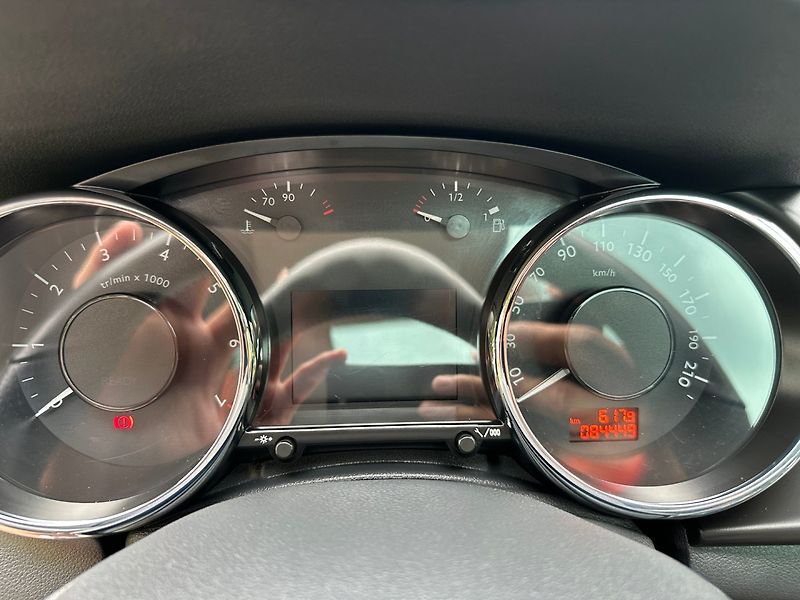 Peugeot 3008 (2011) 1.6Thp 115kw - fotka 20 z 27