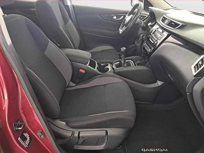 Nissan Qashqai (2018) Acenta 1.6 dCi, 4X4, ČR,1.maj - fotka 9 z 15