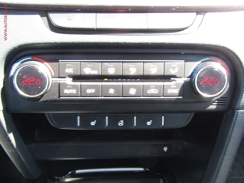 Kia XCeed (2023) 1.5 TGDi, ČR, AT, navi - fotka 13 z 19