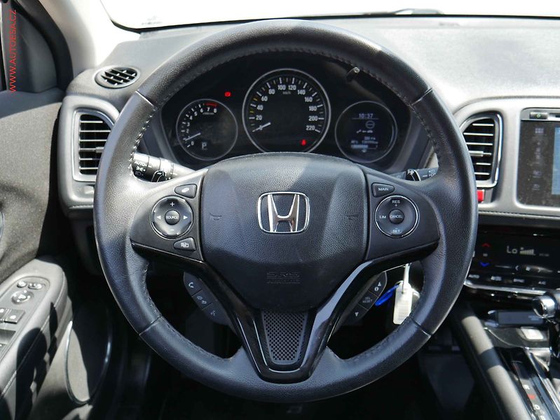 Honda HR-V (2016) 1.5 VTEC, 1.maj,ČR, AT, park - fotka 13 z 19