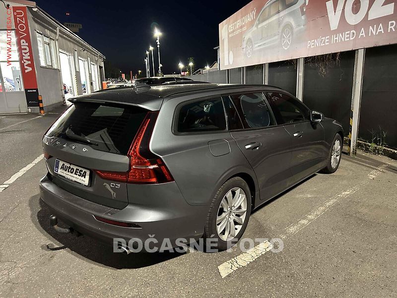 Volvo V60 (2018) 2.0d, navi, LED, autoAC - fotka 2 z 3