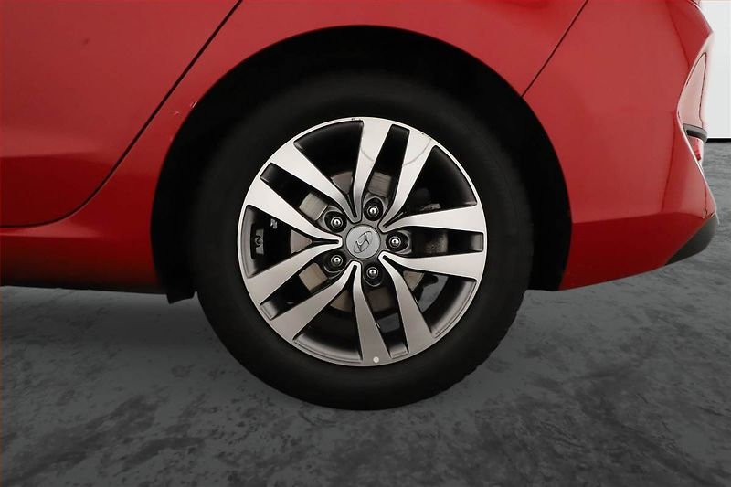 Hyundai i30 (2018) 1.0 T-GDI, Tempomat - fotka 12 z 17