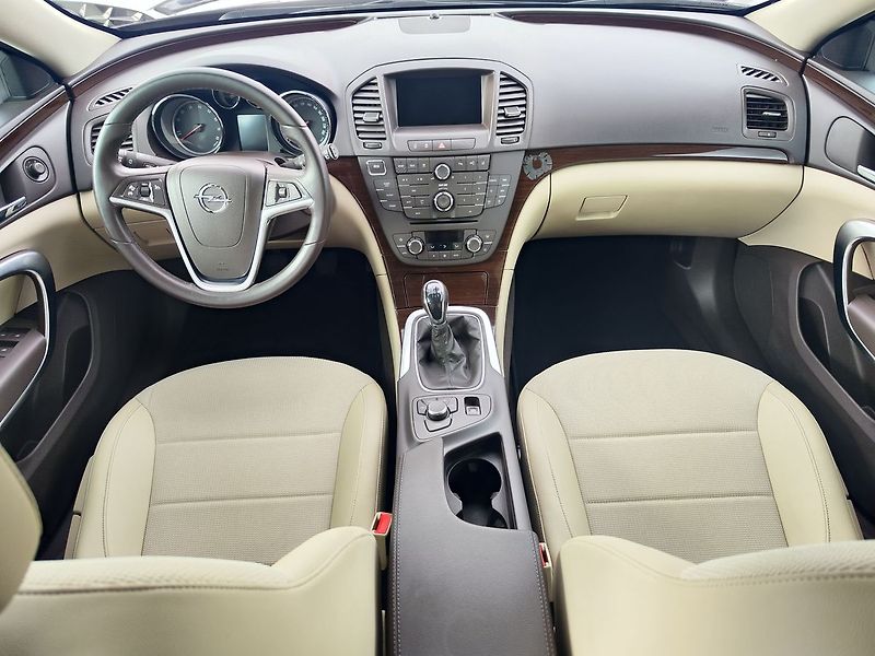 Opel Insignia 2.0 Turbo/184kW Innovation 4x4 - fotka 12 z 28