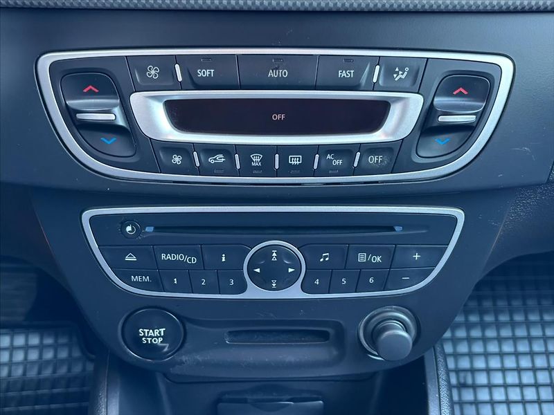 Renault Fluence 1,6 16V - fotka 18 z 21