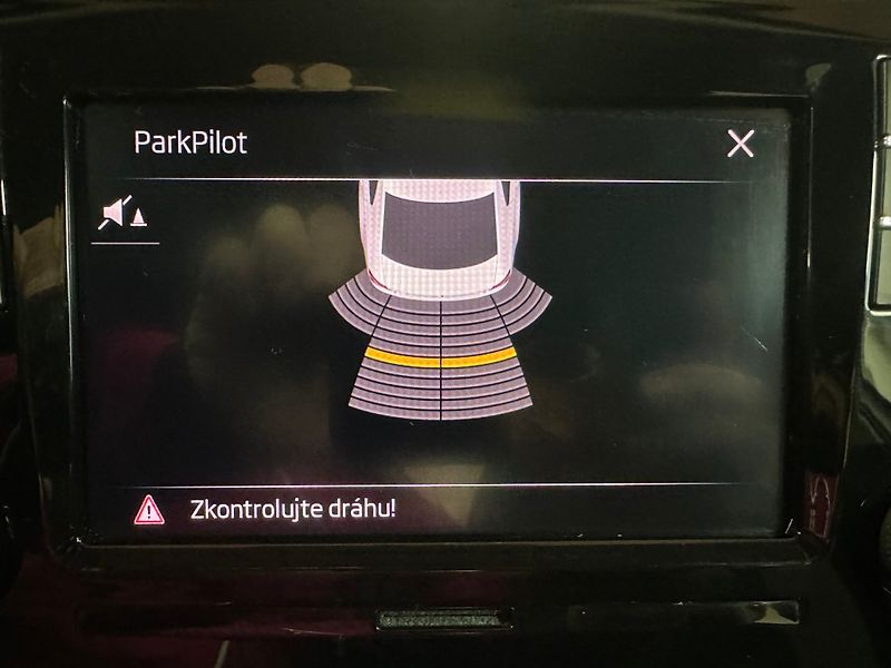 Škoda Rapid 1.4 TSI DSG/1MAJ/CZ/DPH/Výhřev - fotka 35 z 37