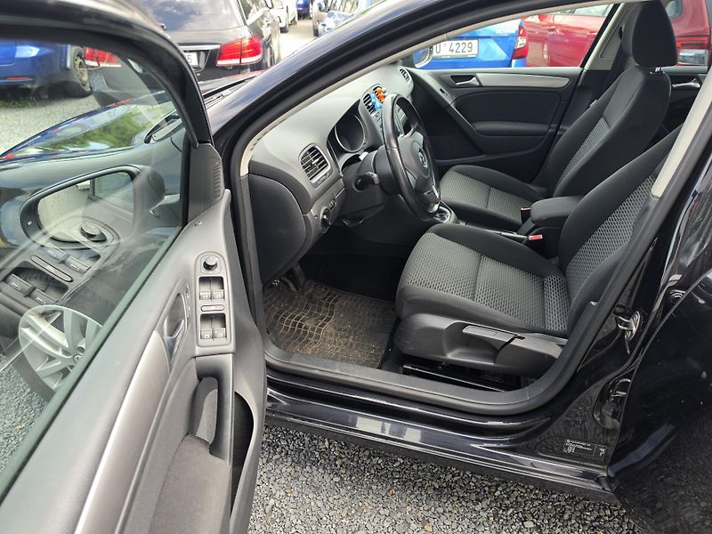 Volkswagen Golf 1.4 TSI 90 kW 6ti Kamera  - fotka 13 z 17