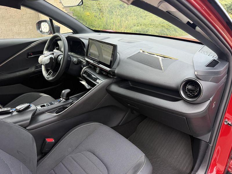 Toyota C-HR 1,8i hybrid automat navigace - fotka 16 z 21