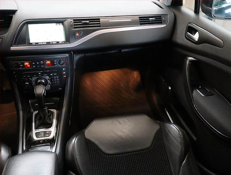 Citroën C5 (2012) 2.2 HDI, Automat, Navi, Xenony - fotka 8 z 26