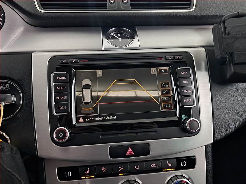 Volkswagen Passat (2012) 2.0 TDI, Automat, Navi - fotka 17 z 20