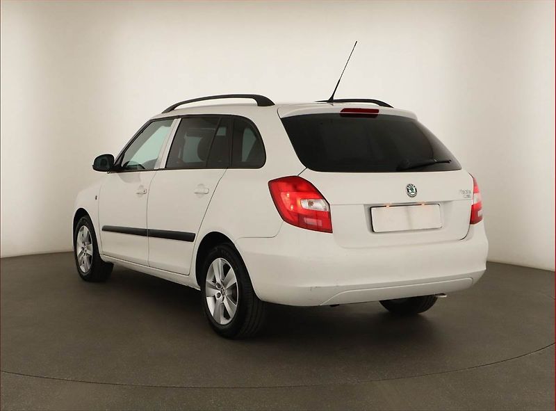 Škoda Fabia (2010) 1.6 TDI, po STK, jezdí výborně - fotka 4 z 13