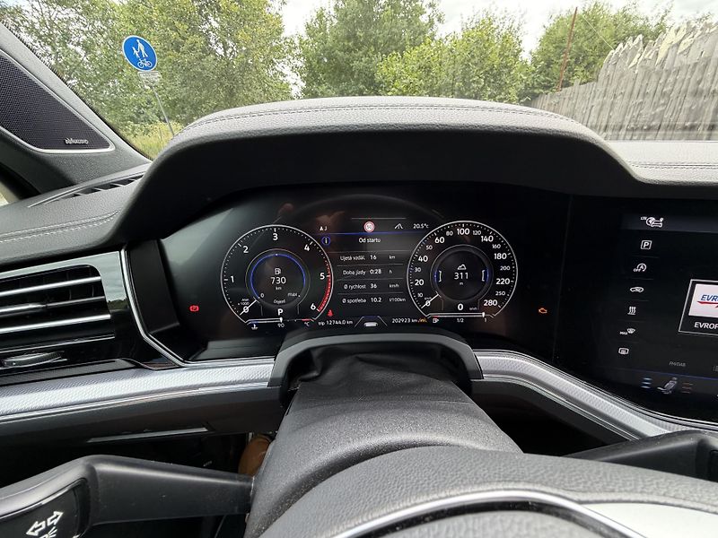 Volkswagen Touareg (2019) Velmi pěkný stav - fotka 16 z 33
