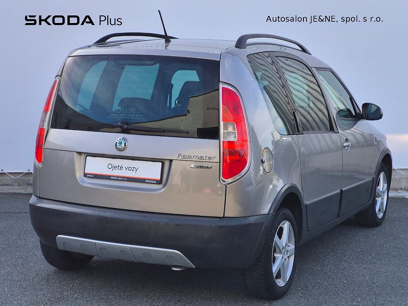 Škoda Roomster (2012) Scout 1.6 TDI 66 kW - fotka 2 z 23