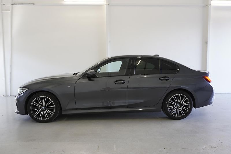 BMW Řada 3 2.0D 140kW M-SPORT,X-DRIVE - fotka 10 z 28