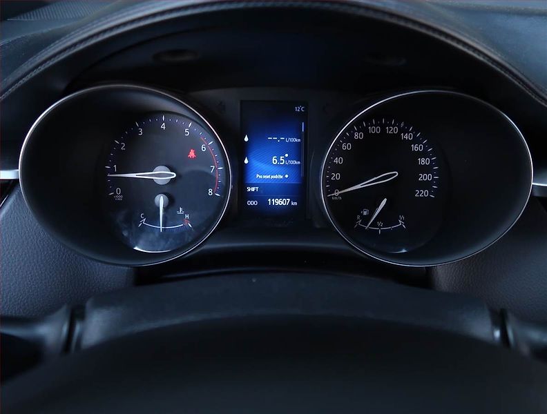 Toyota C-HR (2018) 1.2 Turbo, Navi, Tempomat - fotka 11 z 16