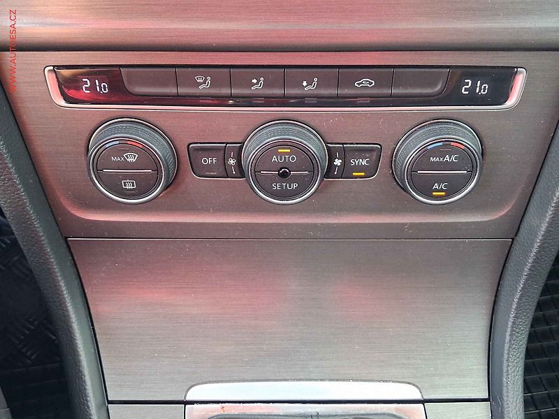 Volkswagen Golf (2013) 1.2 TSI, ČR, servis.kniha - fotka 14 z 19