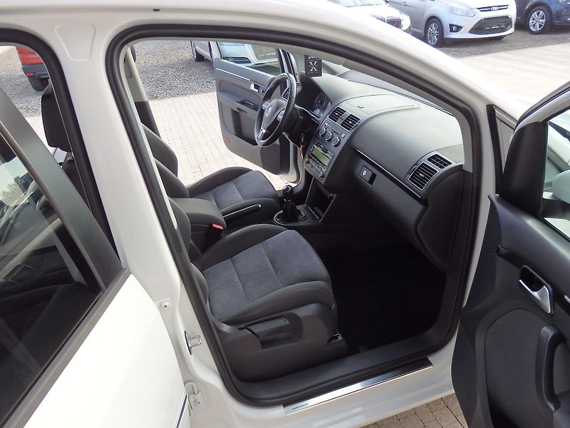 Volkswagen Touran 1.4 TSI 103kW ZÁLOHOVÁNO - fotka 10 z 13