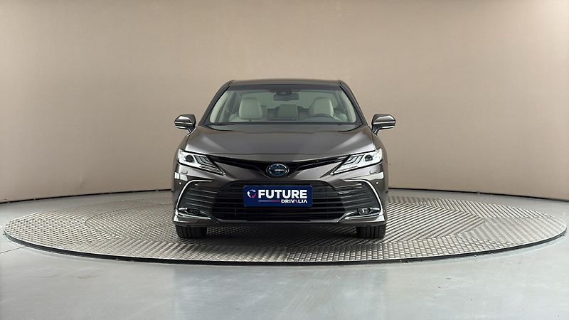 Toyota Camry 2.5 Hybrid AUT Executive - fotka 3 z 29
