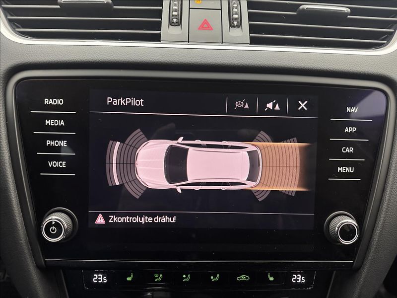 Škoda Octavia 2,0 LED STYLE NAVI KEYLESS CZ - fotka 24 z 42