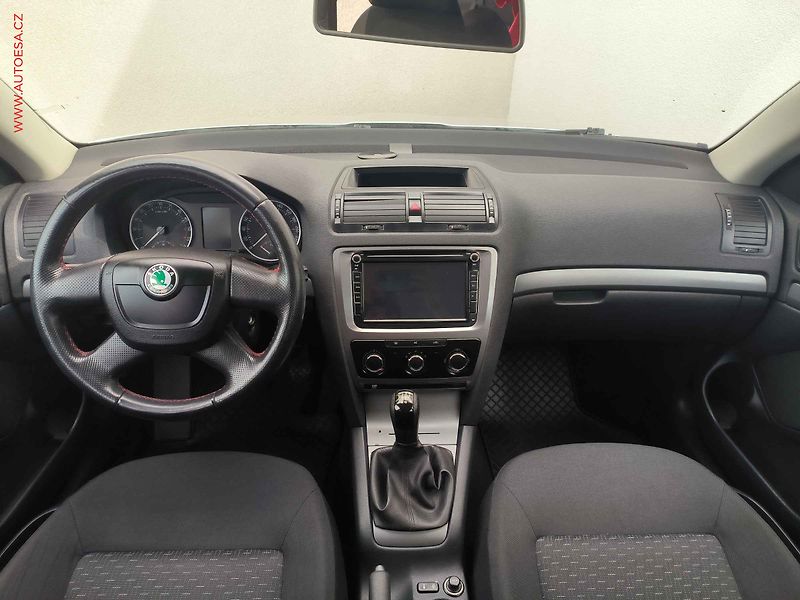 Škoda Octavia (2013) 1.6.TDI, ČR, AC, park.asist - fotka 8 z 15