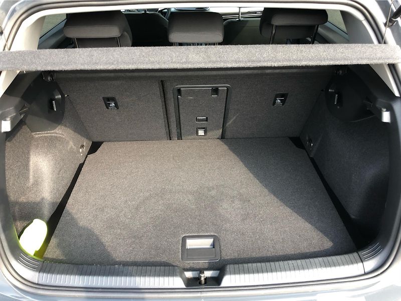 Volkswagen Golf 1.5 TSi LIFE - fotka 13 z 28