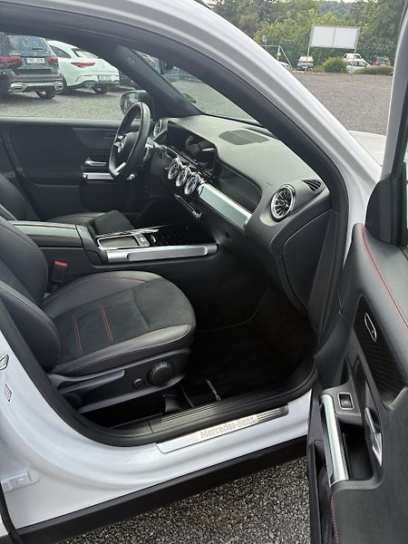 Mercedes-Benz GLB (2024) 200d 4MATIC - fotka 6 z 13
