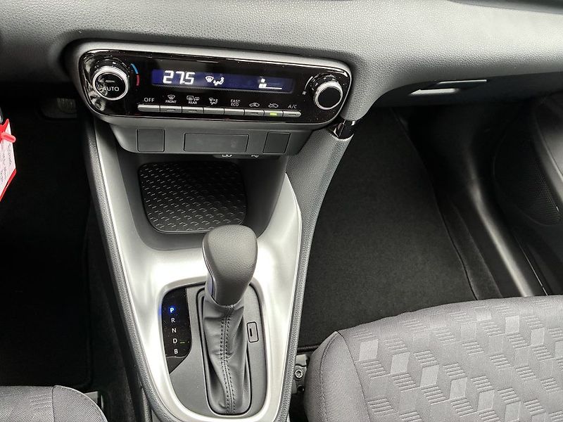 Toyota Yaris 1.5 Hybrid 116 Comfort - fotka 22 z 24