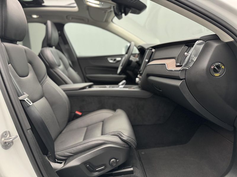Volvo XC60 T8 AWD BRIGHT PLUS REZERVACE - fotka 24 z 48