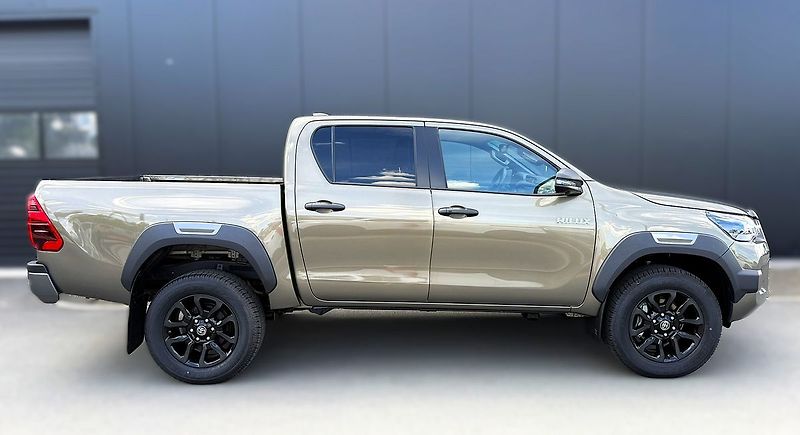 Toyota Hilux Invincible - fotka 3 z 9