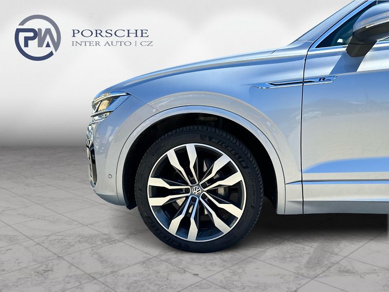 Volkswagen Touareg 3,0TDi 210kW R-line - fotka 9 z 23