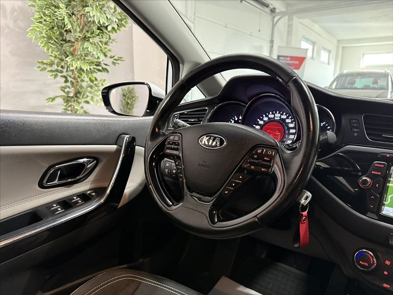 Kia Ceed 1,6   CRDI 94KW NAVI KAMERA ČR - fotka 23 z 44
