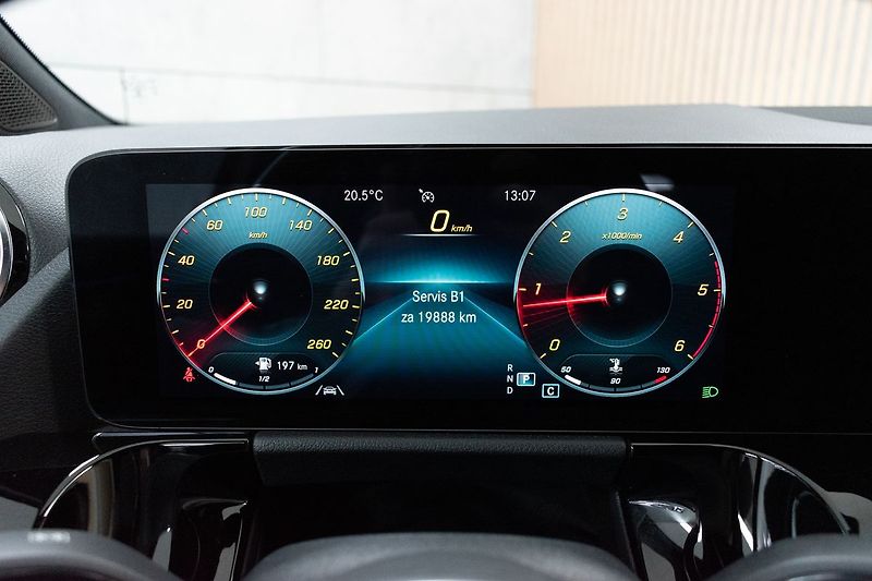 Mercedes-Benz GLA 200d 4MATIC*KEYLESS*ČR 1.MAJ* - fotka 21 z 46