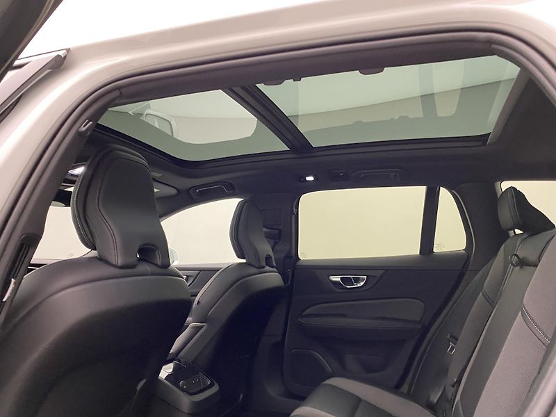 Volvo V60 T6 AWD RECHARGE REZERVACE - fotka 30 z 54