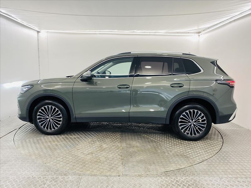 Volkswagen Tiguan 2,0 TDI 142kW 4Motion Elegance - fotka 3 z 24